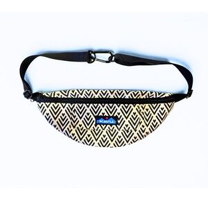 KAVU Black and Cream Geometric Cross Body or Fanny Pack- NEVER WORN